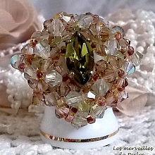Bague V&eacute;ron&egrave;se avec des facettes, des toupies et une navette en cristal de Swarovski